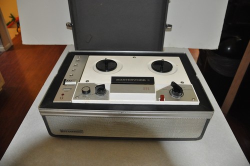 Registratore nastro - registratore, a
